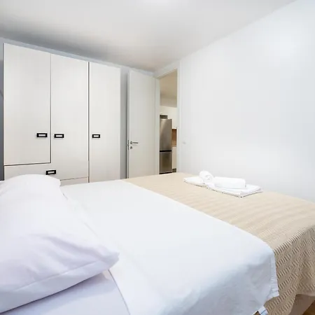 Appartamento With Parking Space - 23405 Zara