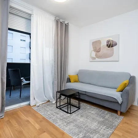 Appartamento With Parking Space - 23405 Zara